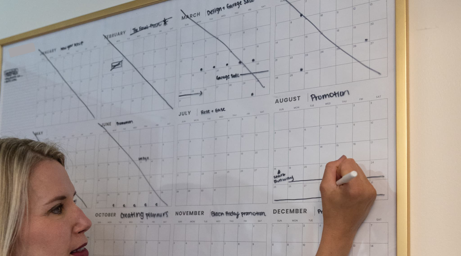 Giant Wall Calendar (official guide)